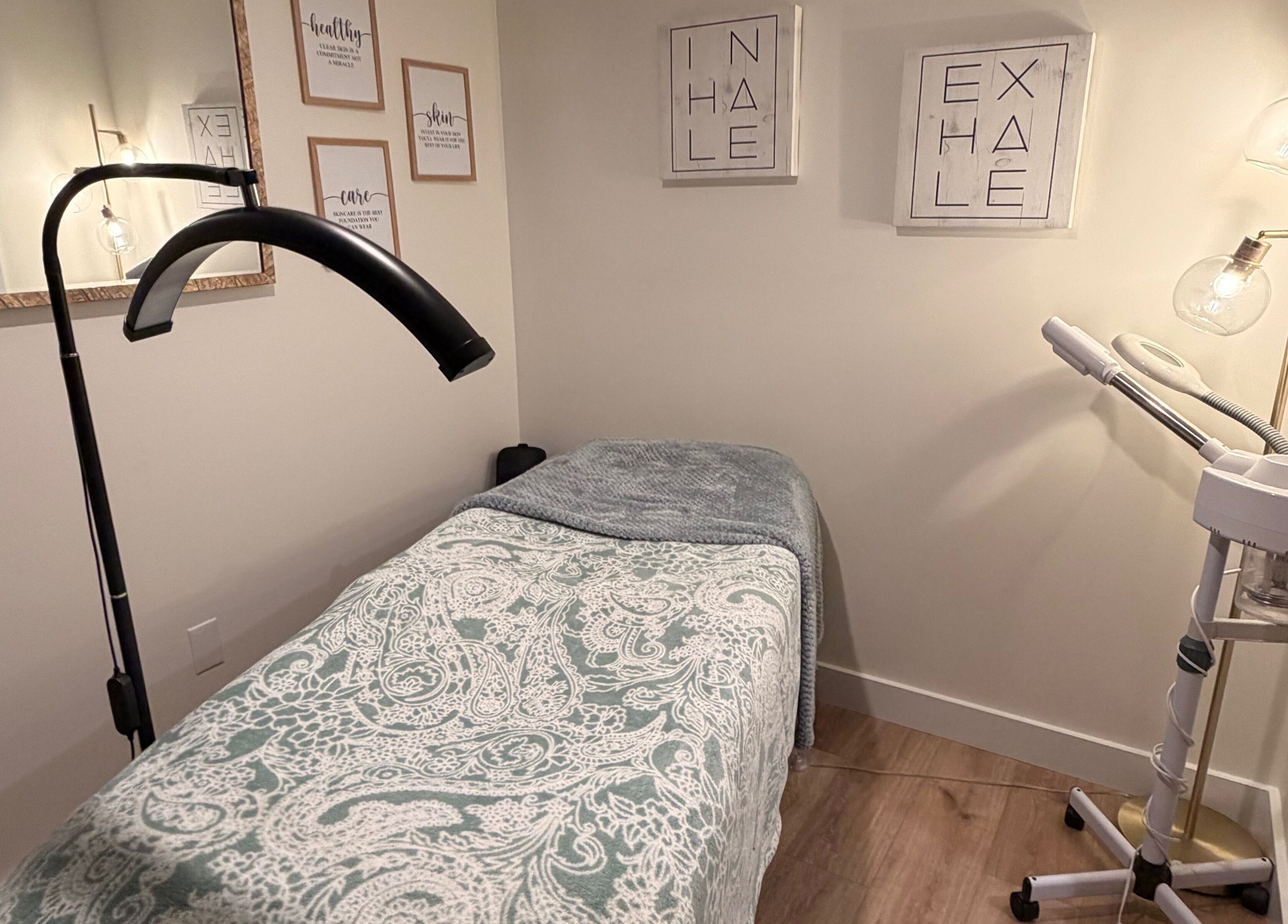 Tranquil massage room at 771 Beaute’ Bar in Buxton, Maine, US featuring a treatment bed and gentle lighting.