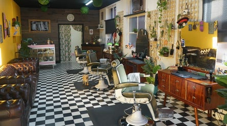 Lost N Found Barbers, bild 2