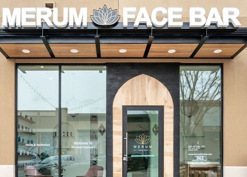 Front view of Merum Face Bar in Allen, Texas, US, showcasing its inviting glass facade.