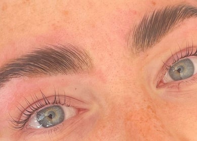 Expertly shaped eyebrows at Keely Briany Beauty in Brighton, England, GB, showcasing meticulous style.