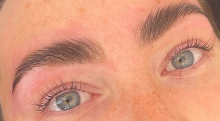 Expertly shaped eyebrows at Keely Briany Beauty in Brighton, England, GB, showcasing meticulous style.