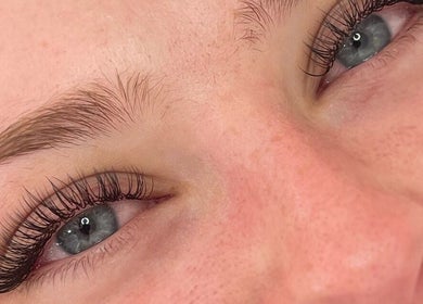Close-up of elegant eyelash extensions at Keely Briany Beauty, Brighton, England, GB.
