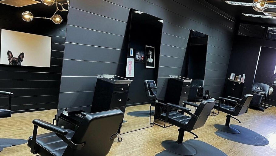 Omega Salon kép 1