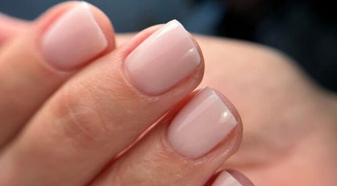Perfecte manicure bij MT Studio PMU & Beauty, Amstelveen, Noord-holland, NL.