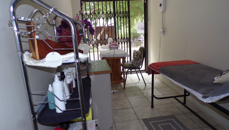 Pelaelos Hair and Beauty Bar image 1