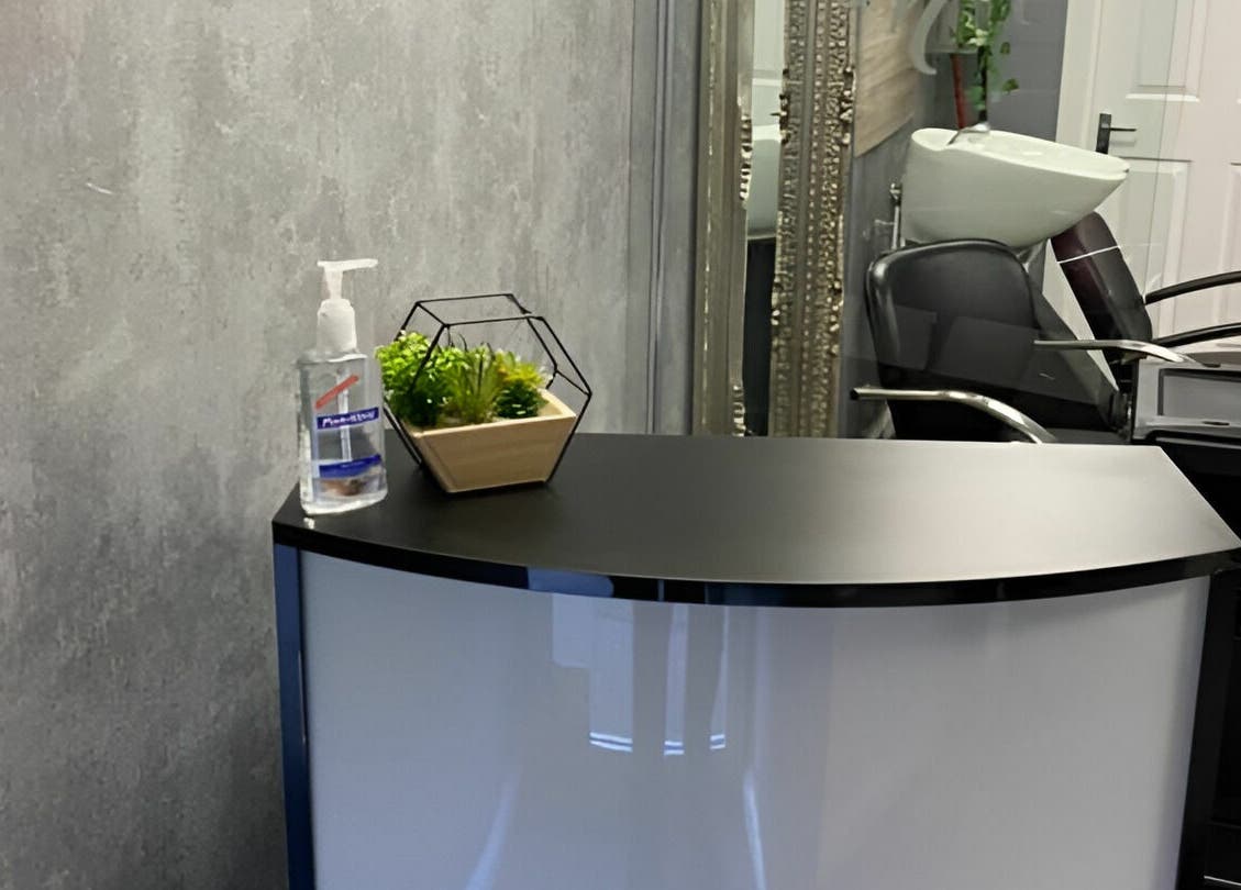 Reception area with elegant decor at Mirrors of Airdrie, Airdrie, Scotland, GB.