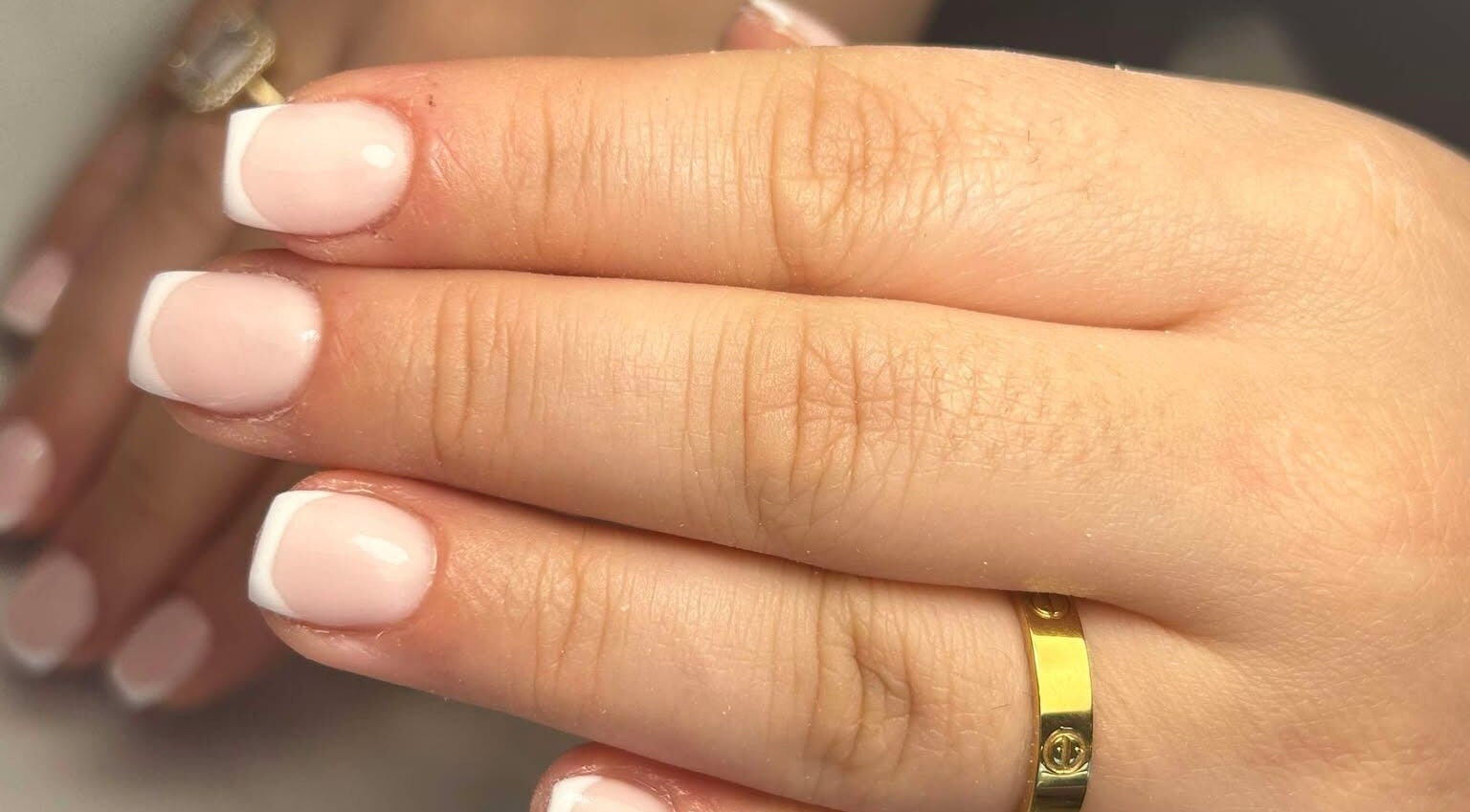 Elegant French manicure bij Beauté boutique, Leerdam, Utrecht, NL.