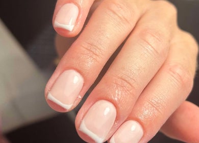 Mooie Franse manicure bij Beauté boutique in Leerdam, Utrecht, NL met elegante nagelkunst.