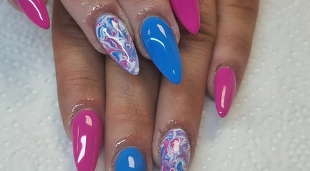 Glitz 473 Falls Road Belfast Bt126dd