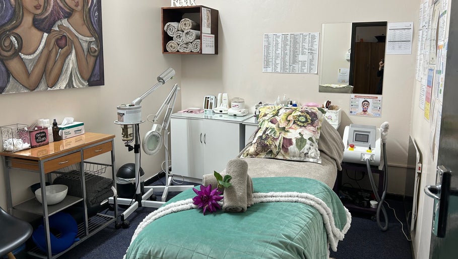 Relaxing spa room at Salon Elkana Health and Beauty, Vredendal, Western Cape, ZA with massage bed and equipment.