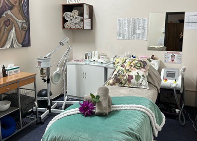 Relaxing spa room at Salon Elkana Health and Beauty, Vredendal, Western Cape, ZA with massage bed and equipment.