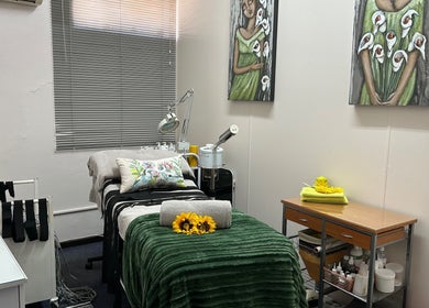 Tranquil treatment room at Salon Elkana Health and Beauty, Vredendal, Western Cape, ZA. Cozy bed with green blanket.