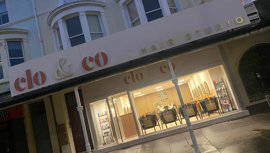 Clo & Co Hair Studio, bild 1