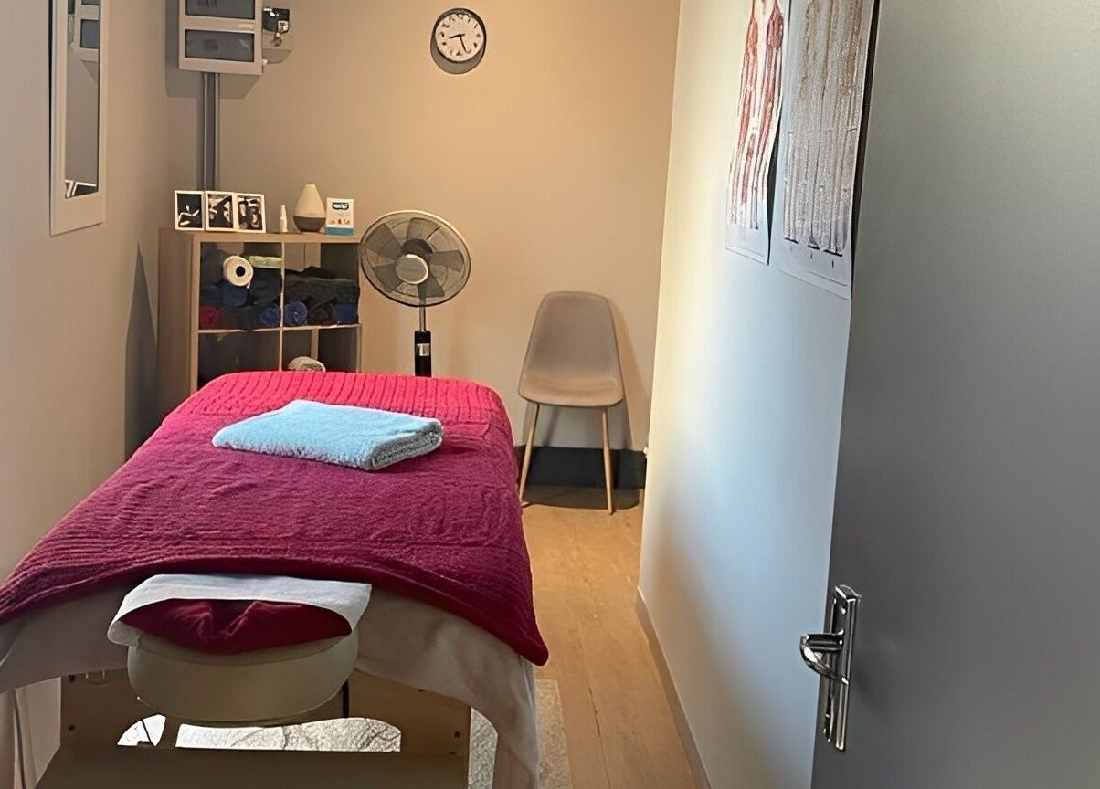 Cozy therapy room at Wilien Strydom Physiotherapy, Somerset West, Western Cape, ZA with massage table.