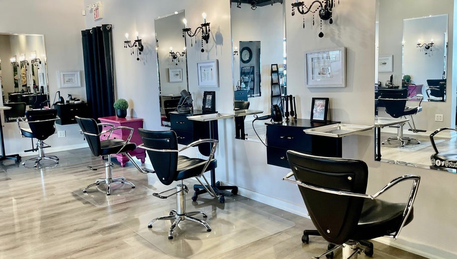 Studio 44 Salon & Spa, bilde 1