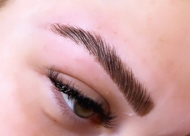 Beautifully groomed eyebrow and lashes by Amie J - Lash & Brow artist in Melbourne, Victoria, AU.