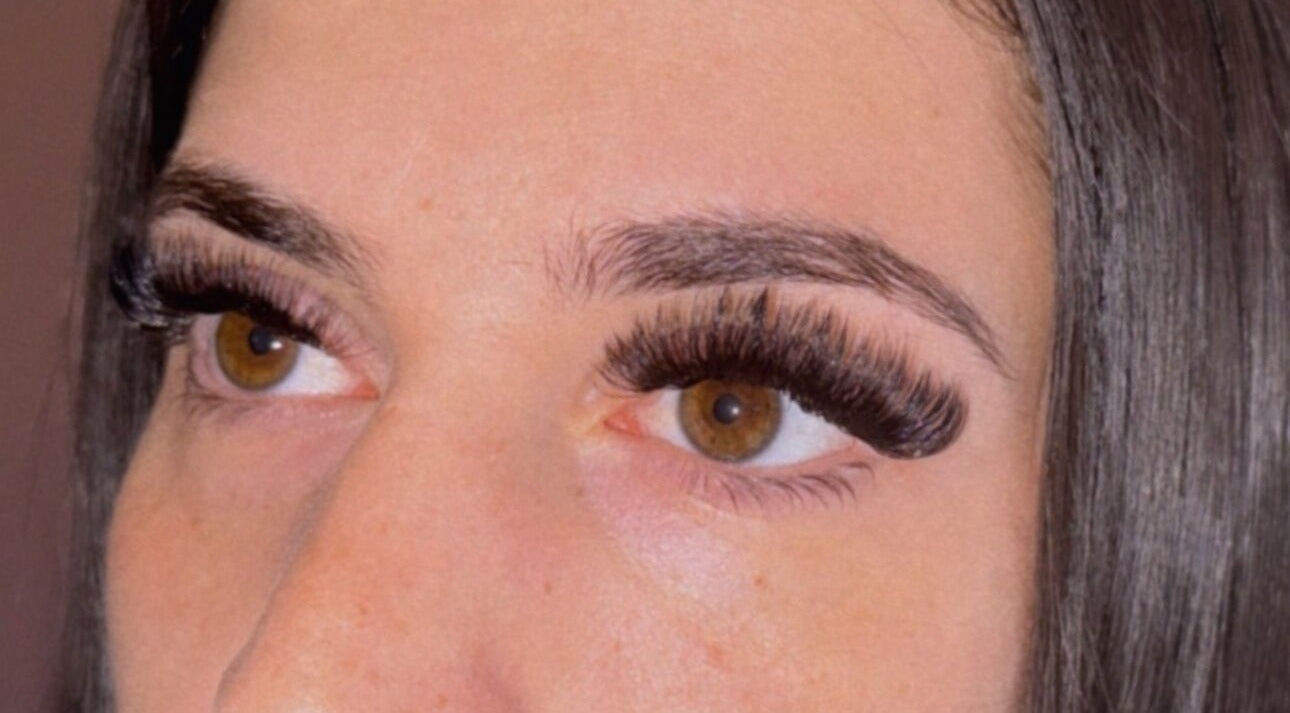 Close-up of expertly styled lashes by Amie J - Lash & Brow artist in Melbourne, Victoria, AU.