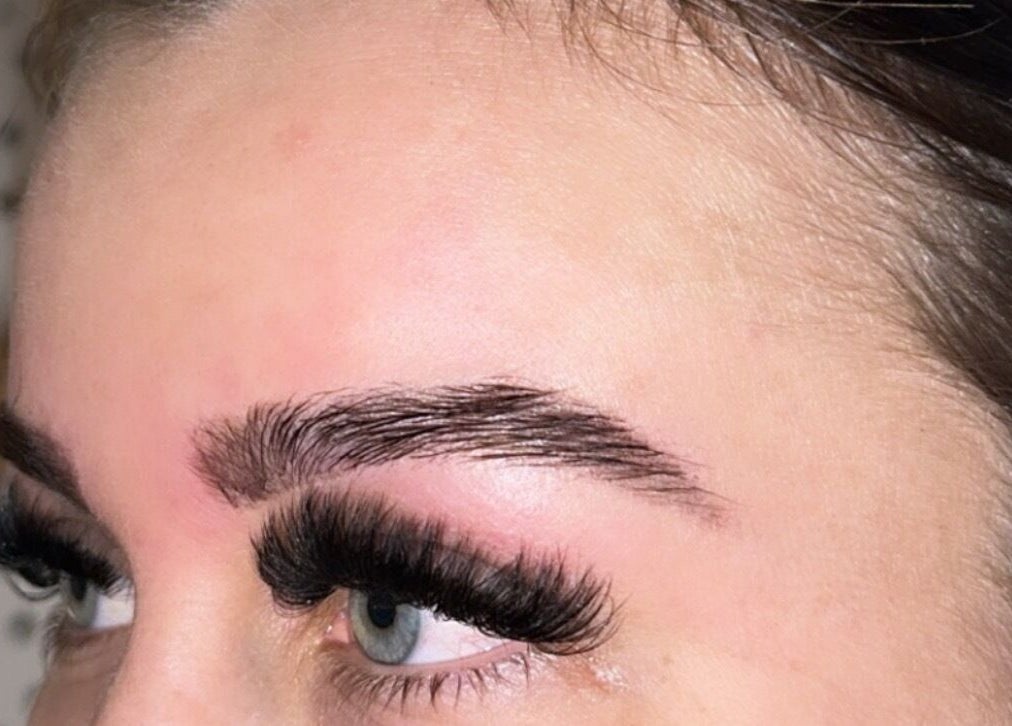 Close-up of perfectly groomed lashes and brows by Amie J - Lash & Brow artist, Melbourne, Victoria, AU.