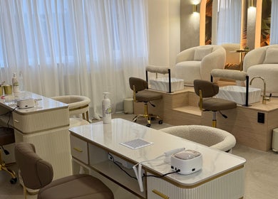 Moderna beauty zona u Venus2 - Sesvete, Grad Zagreb, HR s luksuznim kozmetičkim naslonjačima.