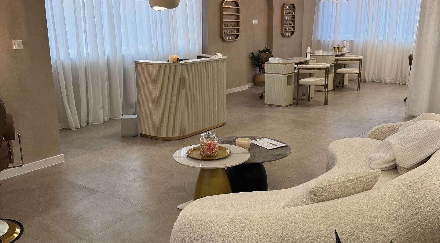 Elegantan interijer salona Venus2 - Sesvete u Sesvete, Grad Zagreb, HR s modernim namještajem.