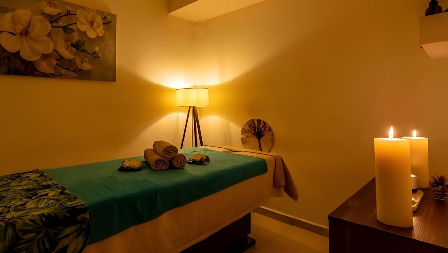 Relaxing spa room at Musho Spa Wellness Center BEHU, Balıkesir, Balıkesir, TR, with candles and ambiance.