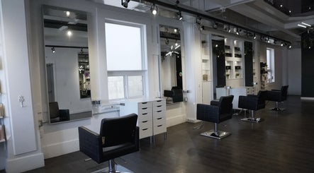 Honeycomb Hair Lounge imagem 2