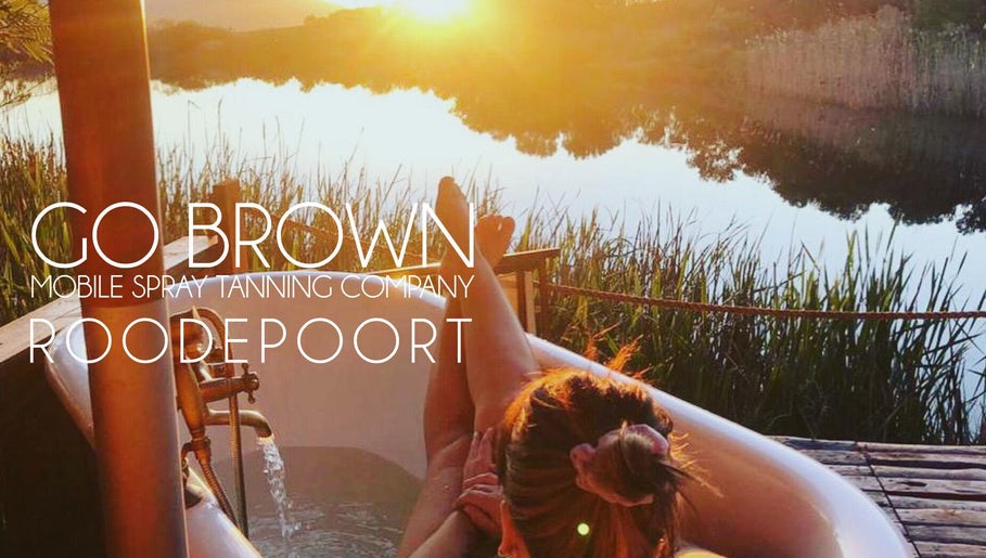 Relaxing bath at sunset outside Go Brown Roodepoort Studio, Roodepoort, Gauteng, ZA, enhancing tranquility.