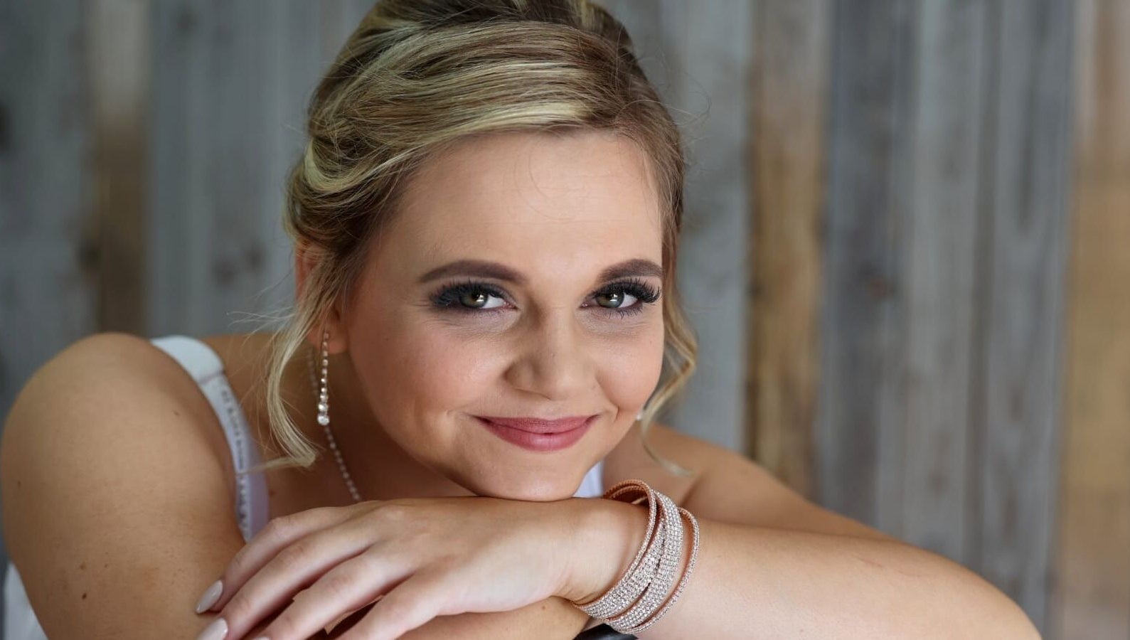 Smiling woman with elegant jewelry at Go Brown Mpumpalanga - Nelspruit, Mbombela, Mpumalanga, ZA.