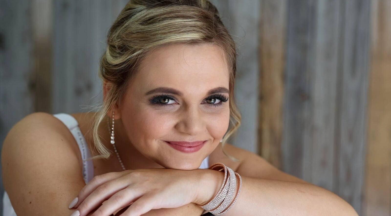 Smiling woman with elegant jewelry at Go Brown Mpumpalanga - Nelspruit, Mbombela, Mpumalanga, ZA.