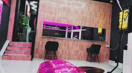 That Glam Bar Goring by Sea image 2