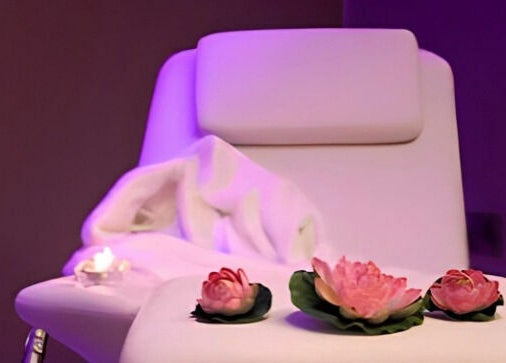 Luxurious spa chair with candles and flowers at Beautyme in Bathgate, Scotland, GB.