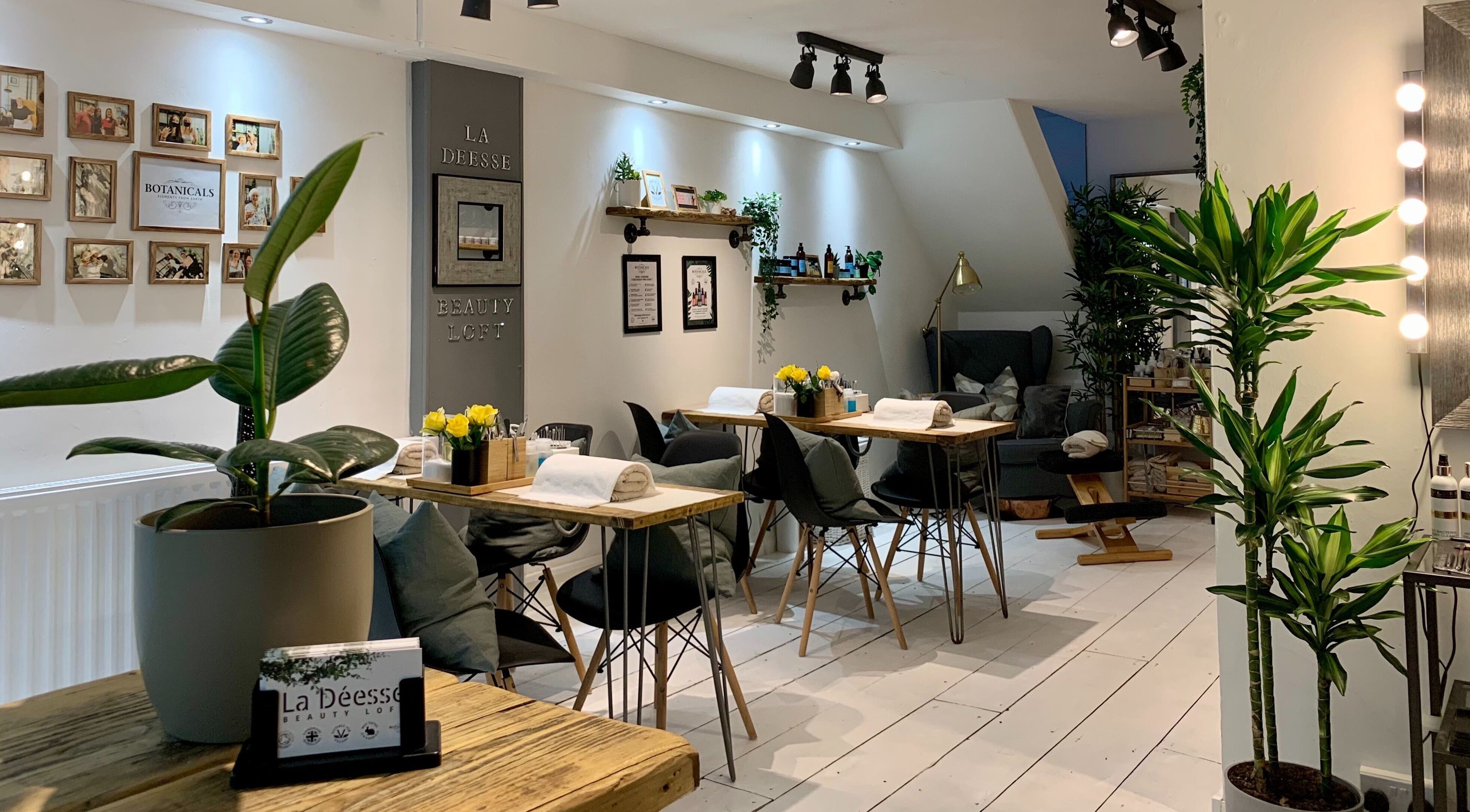 Calming interior of La Déesse Beauty Loft, Bath, England, GB with plants and elegant décor.