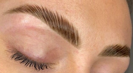 Brows by Noella image 2