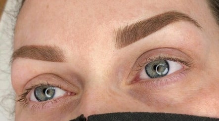 Brows by Noella image 3