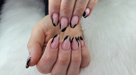 Tame N Fierce Nail & Brow Bar image 2