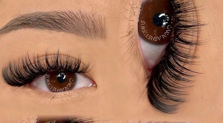 Close-up of eyelash extensions at Cara Lash Studios, Toronto, Ontario, CA showcasing detailed lash artistry.