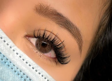 Close-up of elegant eyelash extensions at Cara Lash Studios in Toronto, Ontario, CA, showcasing exquisite styling.