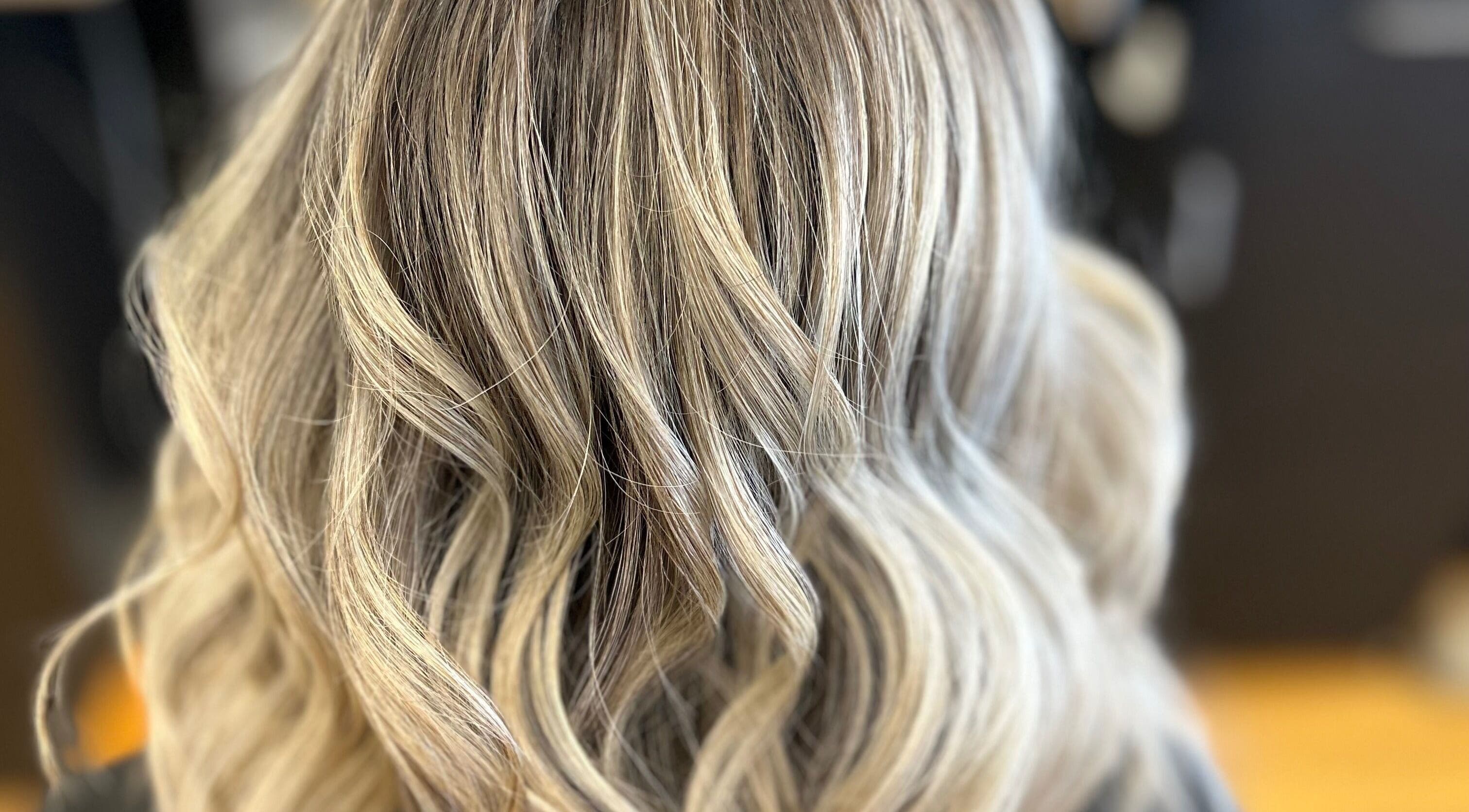 Stylish blonde wavy hair at The Craft Salon by Tara Lauren in New Smyrna Beach, Florida, US.