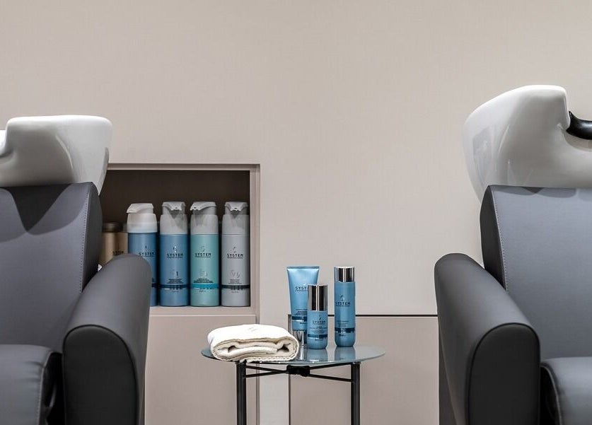 Модерни седалки и продукти в House of Balayage, София, София-град, BG.