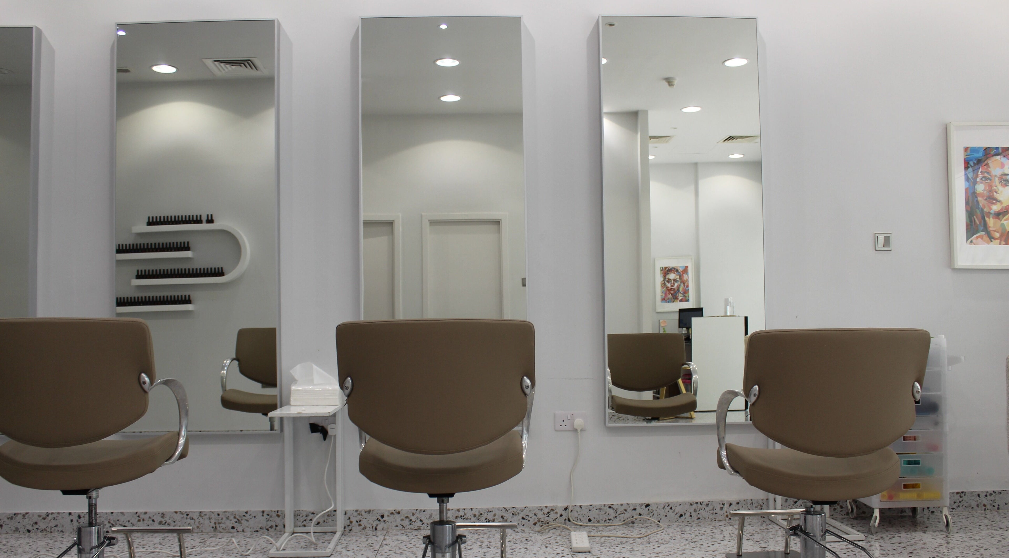Stylish salon seating and mirrors at Seier Shades Salon, Dubai, Dubai, AE, offering a serene grooming experience.