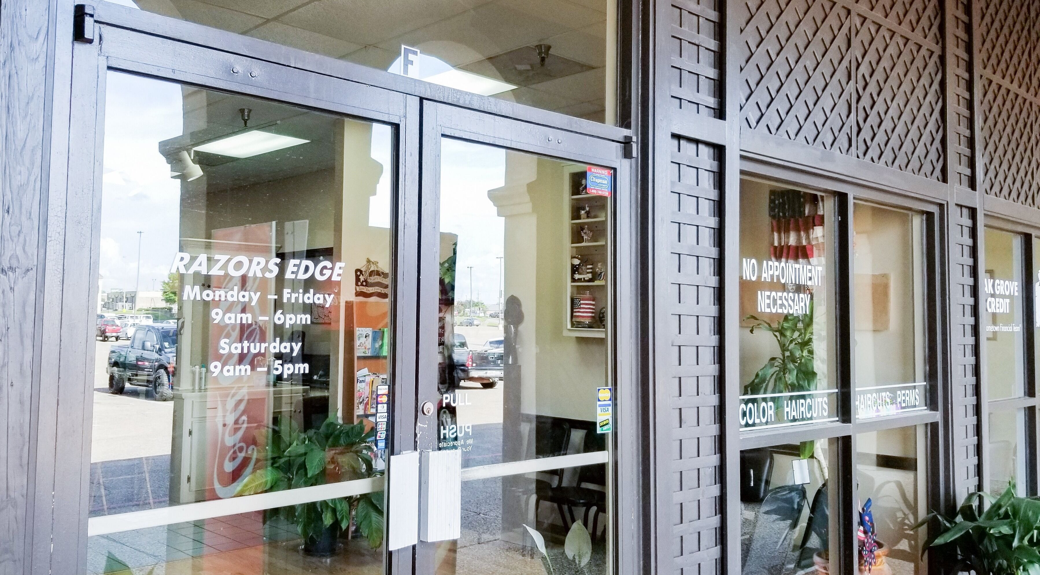 Razors Edge Hair Salon entrance in Hattiesburg, Mississippi, US, showcasing inviting glass doors.