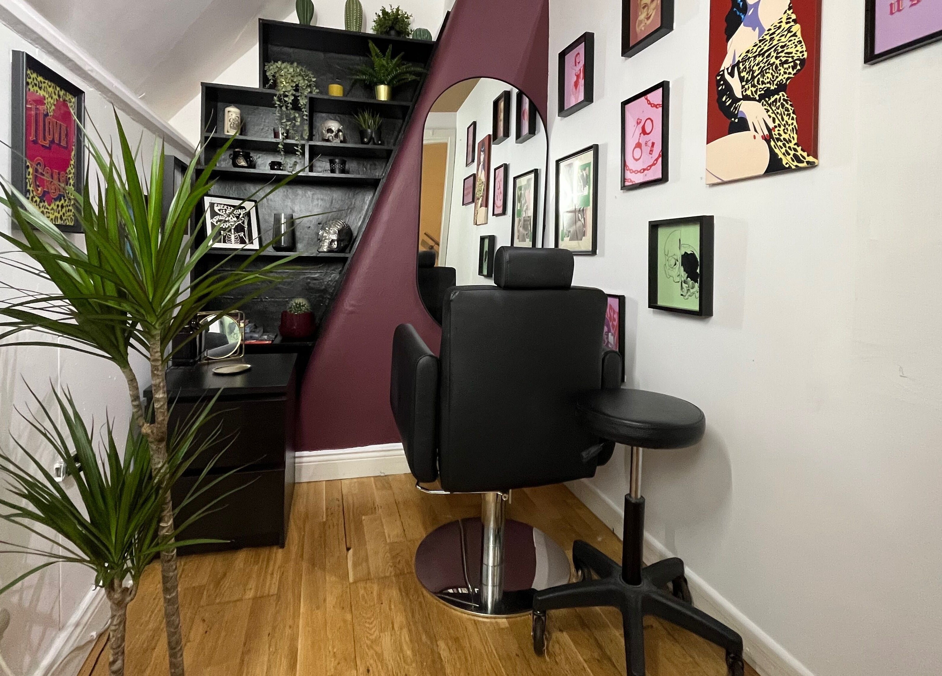 A cozy styling area at Kath Mulhall Brows, Dublin, featuring chic decor and plush chairs.