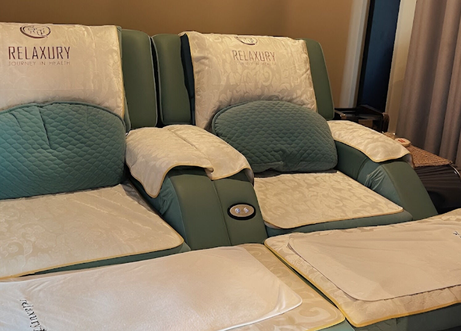 Luxurious massage chairs at Relaxury in Auckland, NZ offer ultimate comfort and relaxation.