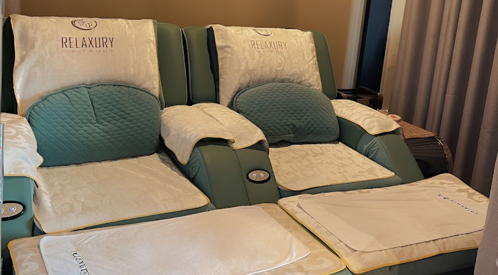 Luxurious massage chairs at Relaxury in Auckland, NZ offer ultimate comfort and relaxation.