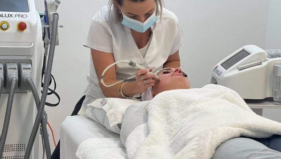 Ulladulla Skin, Laser and Teeth Whitening image 1