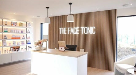 The Face Tonic HQ - Pharisee Green