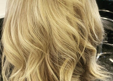 Blonde wavy hairstyle at Hair by Keek, Manly West, Queensland, AU. Stunning salon transformation.