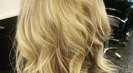 Blonde wavy hairstyle at Hair by Keek, Manly West, Queensland, AU. Stunning salon transformation.