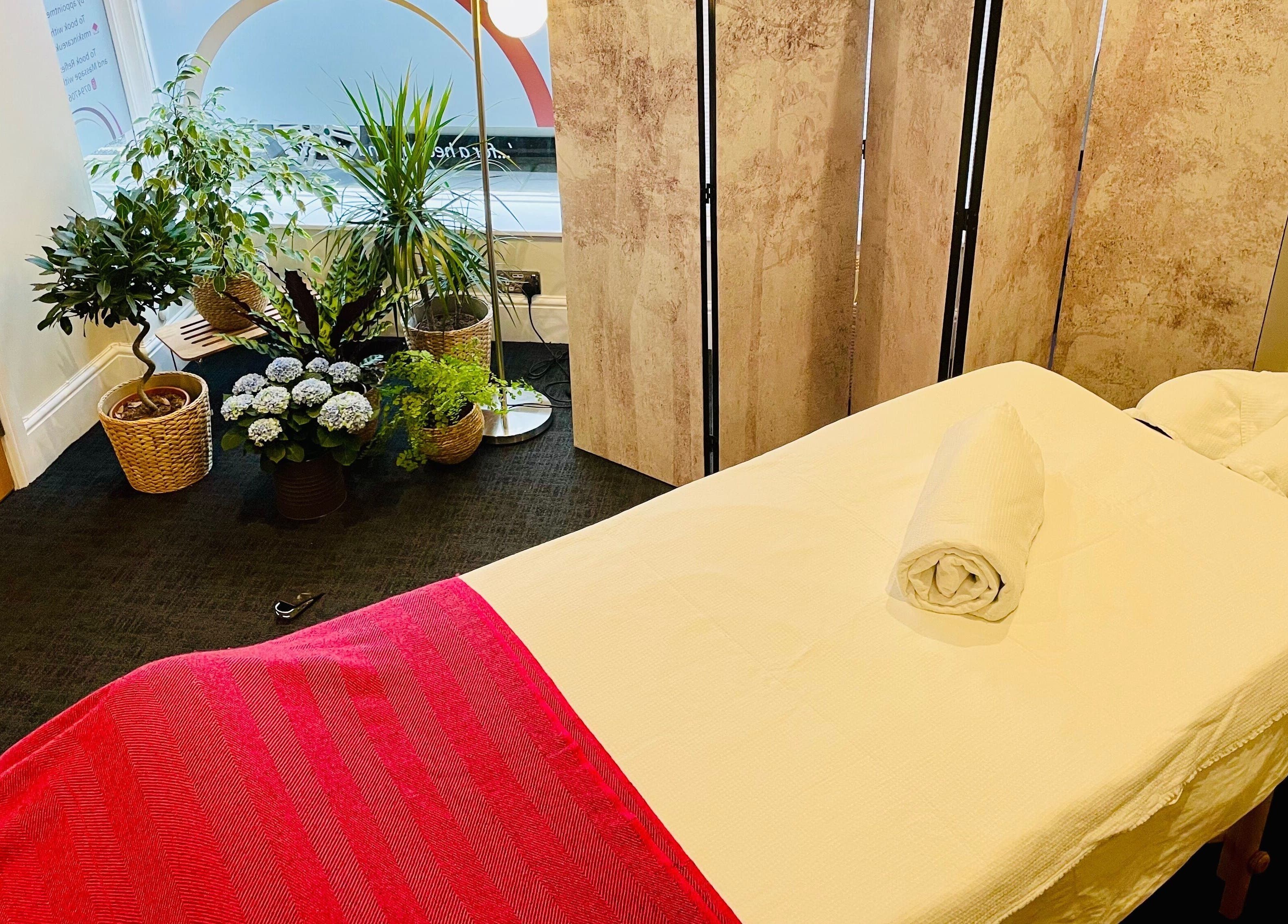 Tranquil massage room at Recharge with Katrina -Henley on Thames, Henley-on-thames, England, GB. Cozy ambiance with plants.