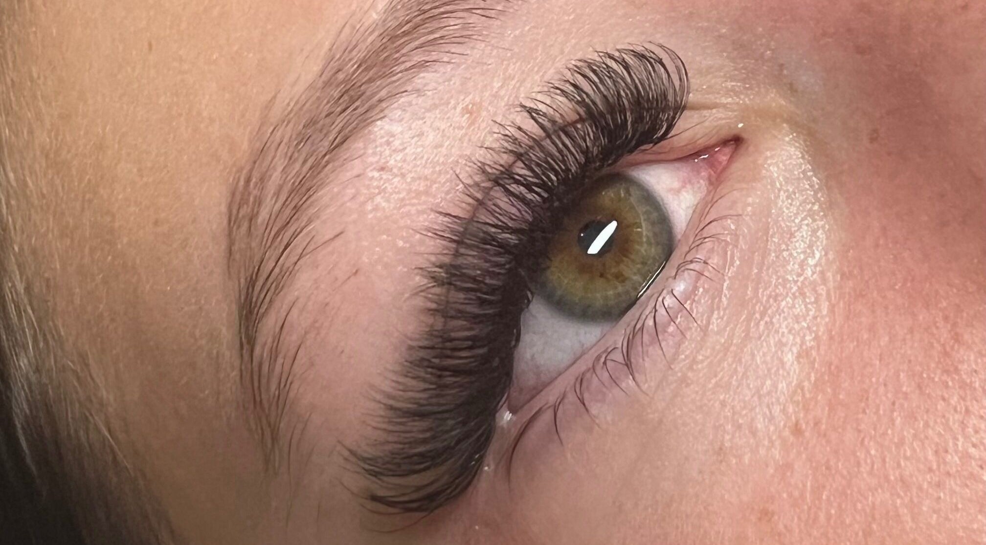 Lush eyelash extensions at Tegan Maree Beauty, Orange, New South Wales, AU, showcasing intricate detail.